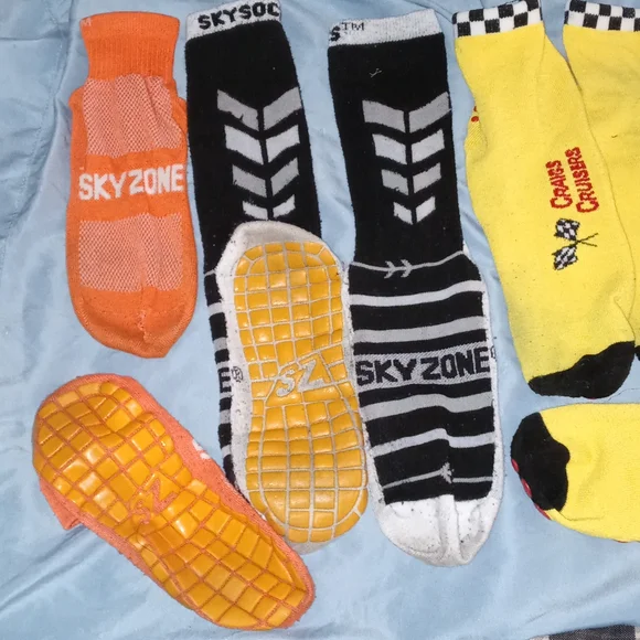 (4)Trampoline park (CRAIG CRUISERS/SKY ZONE) socks - Picture 3 of 4